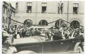 Larmtorget. Kung Gustaf V lämnar torget efter att ha invigt Vasabrunnen 1926.