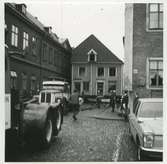 Areskogska husets flyttning 30.9. - 3.10. 1970. Huset på Västra Sjögatan.