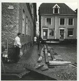 Areskogska husets flyttning 30.9. - 3.10. 1970. Huset på Västra Sjögatan.