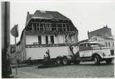 Areskogska husets flyttning 30.9. - 3.10. 1970. Här ser man hur huset är kapat.