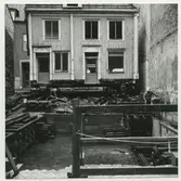 Areskogska husets flyttning 30.9. - 3.10. 1970. På väg in på den nya tomten, från Södra Vallgatan.