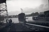 Sjösättning av fartyg på Kalmar varv med festligheter, 1940-talet.