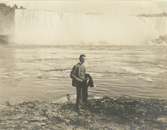 Vid Niagarafallen tredje september 1906.
