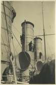 Ombord på pansarkryssaren FYLGIA. Bilden har möjligen tagits i samband med fartygets långresa till Medelhavet och Svarta havet 1925-1926, i vilken Gunvald Berger deltog.