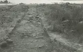 Schakt A-B från nordost. Detta schakt uppdrogs längs skansens längdaxel. Foto från nordost.