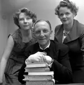 Student- och realexamen i Örebro.
Maj 1956.