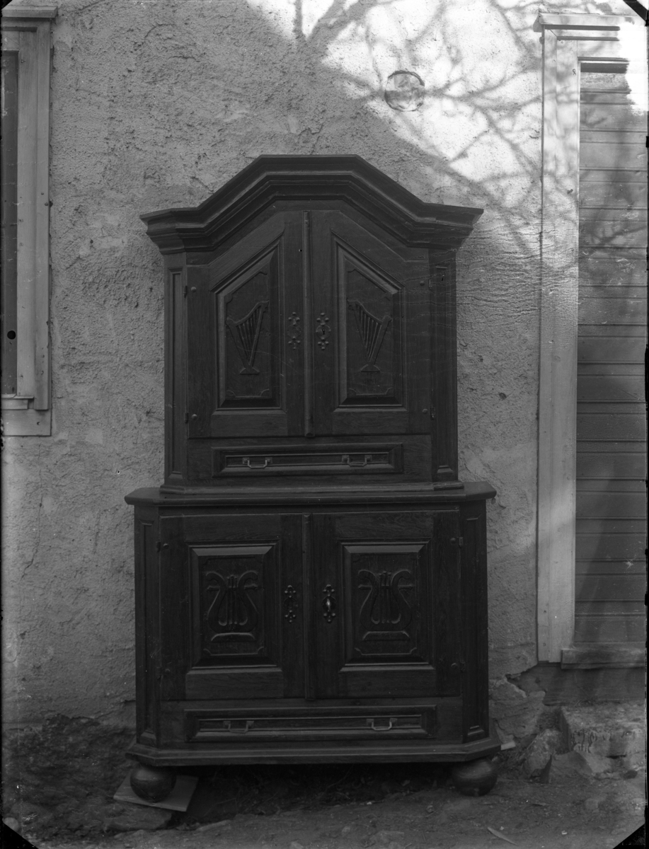 Calla Helena Sundbeck, Sideboard. Possibly made by carpenter Anders Johansson in Måleskog, Gränna sn.