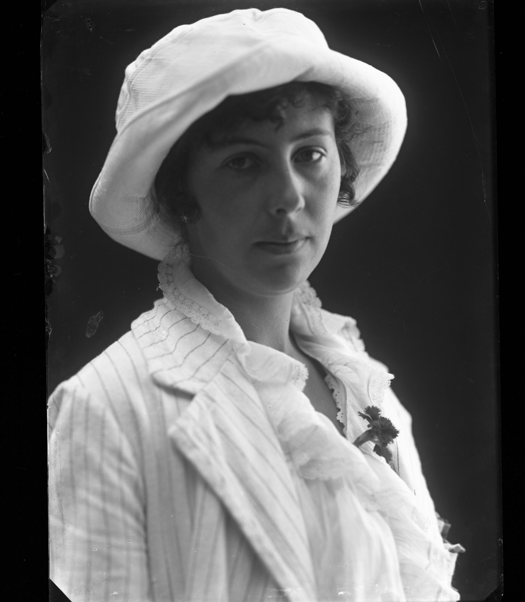 Calla Helena Sundbeck, Friherrinnan Helga Maria von Otter