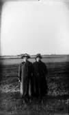 Gertrud Fält och Märta Lundin från Österås, Floby. Gertrud gift med Gustav Johansson, Märta med Albert Jofur.