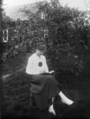 Lilly Johansson som bodde i Karlsgården 1918. Dotter till en plåtslagare i Falköping, gift med lokförare Henningsson.
