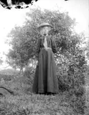 Exteriör. 
Dam. 
Fotograf: Ellen Kock? Axel Lundbäck m.fl.
Gullspångssamlingen.
Bilder från Gullspång med omnejd.