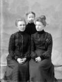 Systrarna Frykman.
Från vänster Viktoria 