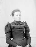 Ateljé.Dam. Fotograf: Ellen Kock? Axel Lundbäck m.fl. Gullspångssamlingen.Bilder från Gullspång med omnejd.