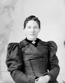 Ateljé. Dam. Fotograf: Ellen Kock? Axel Lundbäck m.fl. Gullspångssamlingen.Bilder från Gullspång med omnejd.