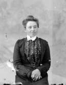 Ateljé. Dam. Fotograf: Ellen Kock? Axel Lundbäck m.fl. Gullspångssamlingen.Bilder från Gullspång med omnejd.