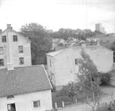 Gården till Jupiter 14, Skolgatan 11 (nere t.v.).
Stenhusen tillhör Skolgatan 13-15.