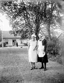 Fr.v:
1. Anna Persson, född 1901 i Ryda.
2. Agnes Fransson, född 1909 i Hubo