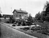 Belgvikens station c:a 1900.
Stins: Gustaf Johansson. (Ej i bild).

Dagmar Eriksén drev fotofirma i Skövde (Södra Långgatan 12), Söderköping, Norrköping (Drottninggatan 36), Katrineholm och Stockholm (Drottninggatan 55). Dotter till fotograferna Annie och P. A. Eriksén. Deras övriga barn Harald, Hilda, Söborg och Anton var också fotografer.