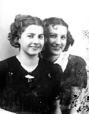 Firman Ad. Lidwall i Tidaholm etablerades 1862. Mivis Lidwall f. 1856 och Adolf Lidwall drev den tillsammans med sin dotter Signe.