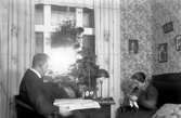 Erik och Hedvig vid radion 1927.

Paret Hedvig och Erik L. Johansson.