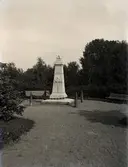 Minnessten över Duncker o Aerekof i Umeå.
Joachim Zachris Duncker, 1774-1809.
Officer i svenska armén o kom från en gammal tysk krigarsläkt, som redan under 1600-talet omtalas i Finland. Under kriget 1808-09 utmärkte sig Duncker bland annat i slaget vid Pulkkila den 2 maj och i slaget vid Virta bro den 27 oktober 1808.
Han  stupade i slaget vid Hörnefors och begravdes tillsammans med den ryska kavalleriöversten Aerekof vid Umeå stads kyrka av den ryske generalen Nikolaj Kamenskij.
Johan Ludvig Runebergs 