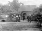 Till vänster Hagalund. Mitt emot Sigvardstorp. Här bodde Linus Edberg 1919 - 1931. Han var svåger till Karl Flod i Berntstorp.
Till höger Sigvardstorp (Sefasttorp). Låg på ena sidan av landsvägen mot Broddetorp.