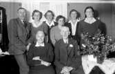 Familjen Hilma och Edvin Lundell, Mårum, Horns socken 1940-45.
Sittande:
1. Hilma Lundell
2. Edvin Lundell
Stående fr.v:
3. Sven Lundell
4. Maja Lundell
5. Lisa Lundell
6. Majvor Lundell
7. Svea Lundell
8. Ingrid Lundell