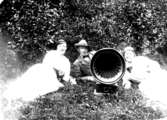 Grönehög 1918.
Ester, Algot och Jenny Fransson.

Reprofotograf: Gunnar Berggren.