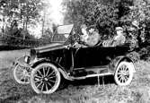 St. Lindåsen 1923.
Ford modell 1918.
Hanna Andersson
Alfred Andersson
Engblom.