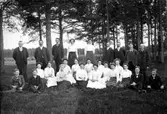 Bakre raden:                                          Reprofotograf: Gunnar Berggren.
1.           Lindblom, Jvg
2. Justus Jonsson
3. Birger Larsson
4. Elin Wallies
5. 
6. Leontin
7. Bernhard Jonsson
8. Wallin
9. Källén
Främre raden:
1. Bertil Elgers
2. Sven Jansson
3. Ellen Jonsson
4. Hildur Lundberg
5. Ester Andersson, Sjöbacka
6. Anna Svensson. lärar. Högshult
7. Hilda Leontin (Jonsson) (syster)
8.
9.
10.
11. Hanna Säll (Julin)
12.
13.
14. Sofia Gustavsson
15.
16. Josef Jansson
17. Johan Karlsson