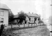 Karin Bäckström f. 1880 drev fotoateljé på Vasagatan 5 i Töreboda. Hon tog över den av sin far Thure Bäckström, som hade etablerat firman 1886, och hon drev den mellan 1896 -1916.
Karin Bäckström gifte sig år 1917 med John Knape.