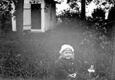 Karin Bäckström f. 1880 drev fotoateljé på Vasagatan 5 i Töreboda. Hon tog över den av sin far Thure Bäckström, som hade etablerat firman 1886, och hon drev den mellan 1896-1916.
Karin Bäckström gifte sig år 1917 med John Knape.
