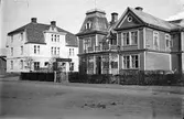 Kvänums Handelsförening och GerdenÂ´s hus på Järnvägsgatan i Kvänum 1910-1920.
