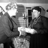 2002-07-03,AS. Thure Elgåsen. f. 26/6-1910. d. 6/9-1985. Tivedenkännare, konsthantverkare, scoutledare, hembygdsföreningsman. Övrig information se personarkiv i Västergötlands museum, Skara.