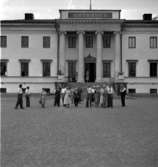 Stjärnsund, gods i Askersunds kommun, Närke (Örebro län). Säteriet S. bildades 1637 och en slottsbyggnad påbörjades. Denna revs på 1790-talet och den nuvarande huvudbyggnaden av sten i tre våningar under lågt valmtak samt med två envåningsflyglar uppfördes ca 1798 efter C.F. Sundvalls ritningar. S. ägs sedan 1951 av Vitterhetsakademien och visas för allmänheten. S. blev byggnadsminne 1965.
Uppgift hämtad i NE: http://www.ne.se/jsp/search/article.jsp?i_art_id=315675
Nationalencyklopedin 2002-09-02