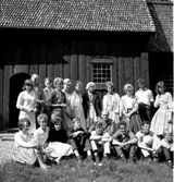 Thure Elgåsen. f. 26/6-1910. d. 6/9-1985. 
Tivedenkännare, konsthantverkare, scoutledare och hembygdsföreningsman. 
Övrig information se personarkiv i Västergötlands museum, Skara.

Skaga medeltida stavkyrka, riven 1825, var en känd offerkyrka; 
en rekonstruktion uppfördes 1957-58 efter Erik Lundbergs ritningar.
Information hämtad i NE:http://www.ne.se/jsp/search/article.jsp?i_art_id=335527