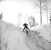 Enduro, ett slags motorcross i fältförhållanden, gärna i svår terräng. 
Kommer ifrån engelskans endurance - uthållighet.