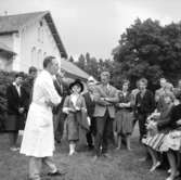 Chefsveterinär Löfstedt tar emot utländska besökare. 13/7 1962.