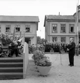 Gustaf VI Adolf, f. 11 november 1882, d. 15 september 1973, 
Sveriges kung från 1950, son till Gustaf V och drottning Victoria.