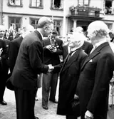 Gustaf VI Adolf, f. 11 november 1882, d. 15 september 1973, 
Sveriges kung från 1950, son till Gustaf V och drottning Victoria.