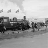 Ostmässan i Idrottshallen 19-20 november 1966.
Ostpilen på väg mot mässan.