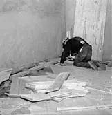 Skara. 
Museet. 
Läggning av golv i Kråks flygel 14/3 1967.
