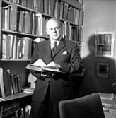 Skara. Bibliotekarie Bengt Stenberg 1962.