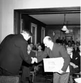 Skara. Hushållningssällskapet. Landshövding Domö överlämnar utmärkelser.