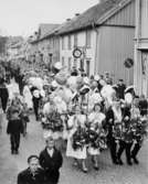 På väg mot Botan på gamla Skolgatan, 1957.