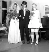 Skara. 
Möhippa på Järnvägshotellet 21.9.1964.