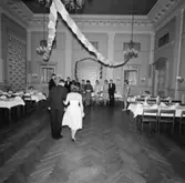 Skara läroverk.
Vårbal på Stadshotellet 1967.
Presentation för rektor och lärare.