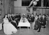 Gymnasistbal 30/11 1957.
Lärarnas bord.