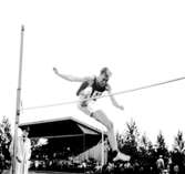 Skara. 
Allmän idrott.
Assar Duregård, skarabon som blev svensk mästare i höjdhopp på 1,96 1951.