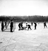 Skara. 
Bandy på Vingsjön i Axvall mellan (SI - Axvall?).
